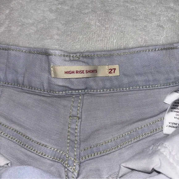 Levi’s Hi-Rise Cut Off Light Wash Denim Shorts Women’s Size 27 - Picture 4 of 6